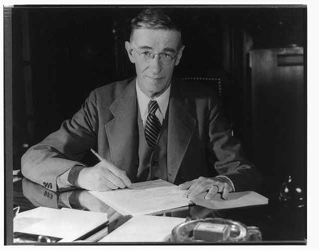 Vannevar_Bush_portrait.jpg